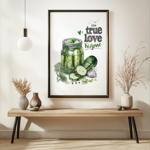 Plakat „One True Love – Kiszone klasycznie” – słoik kiszonych ogórków z czosnkiem i przyprawami w stylu akwarelowym