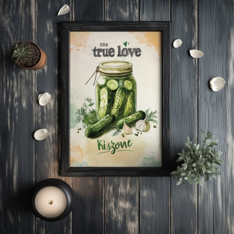 Plakat „One True Love – Kiszone klasycznie” – słoik kiszonych ogórków z czosnkiem i przyprawami w stylu akwarelowym