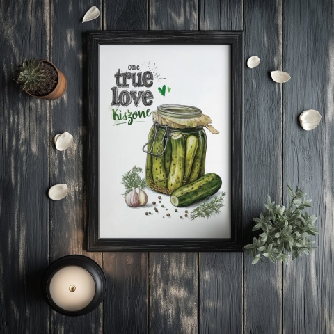 Plakat „One True Love – Kiszone klasycznie” – słoik kiszonych ogórków z czosnkiem i przyprawami w stylu akwarelowym